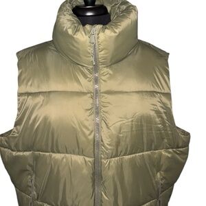 Old Navy Puffer & Quilted Vest, P2P:30”, L:27”